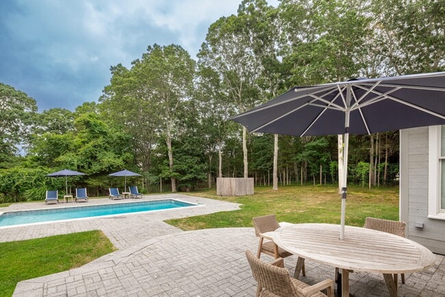 Building Photo - 6 Clover Leaf Ln