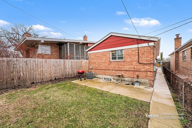 Building Photo - 1138 W 115th St