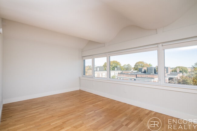 Building Photo - 334 Harvard St