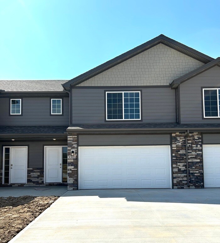 1504 Shale Ct, Grain Valley, MO 64029 Townhome Rentals in Grain Valley MO