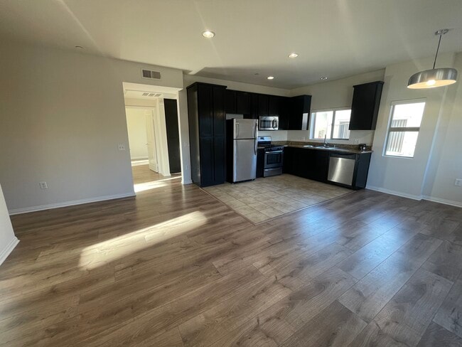 Building Photo - 5827 Carlton Way