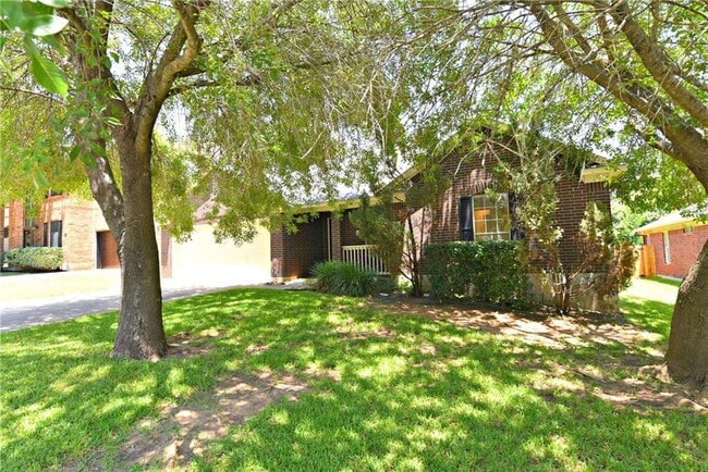 Building Photo - 4430 Hunters Lodge Dr