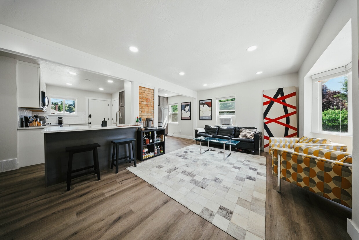 Foto principal - 259 E Herbert Ave