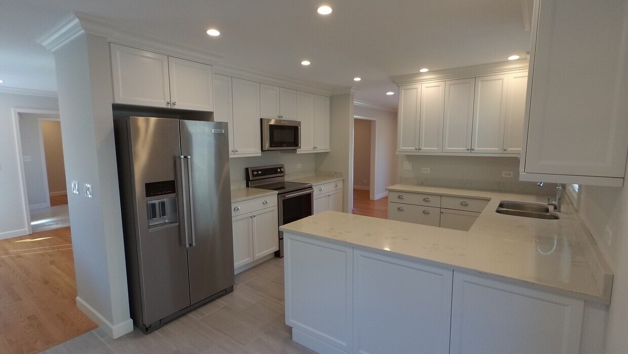 Foto principal - 138 E Old Elm Rd