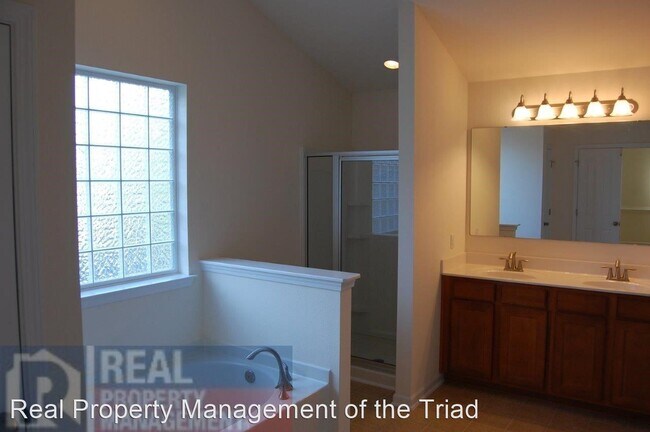 Building Photo - 4 br, 3 bath House - 122 Kentland Ridge Dr.