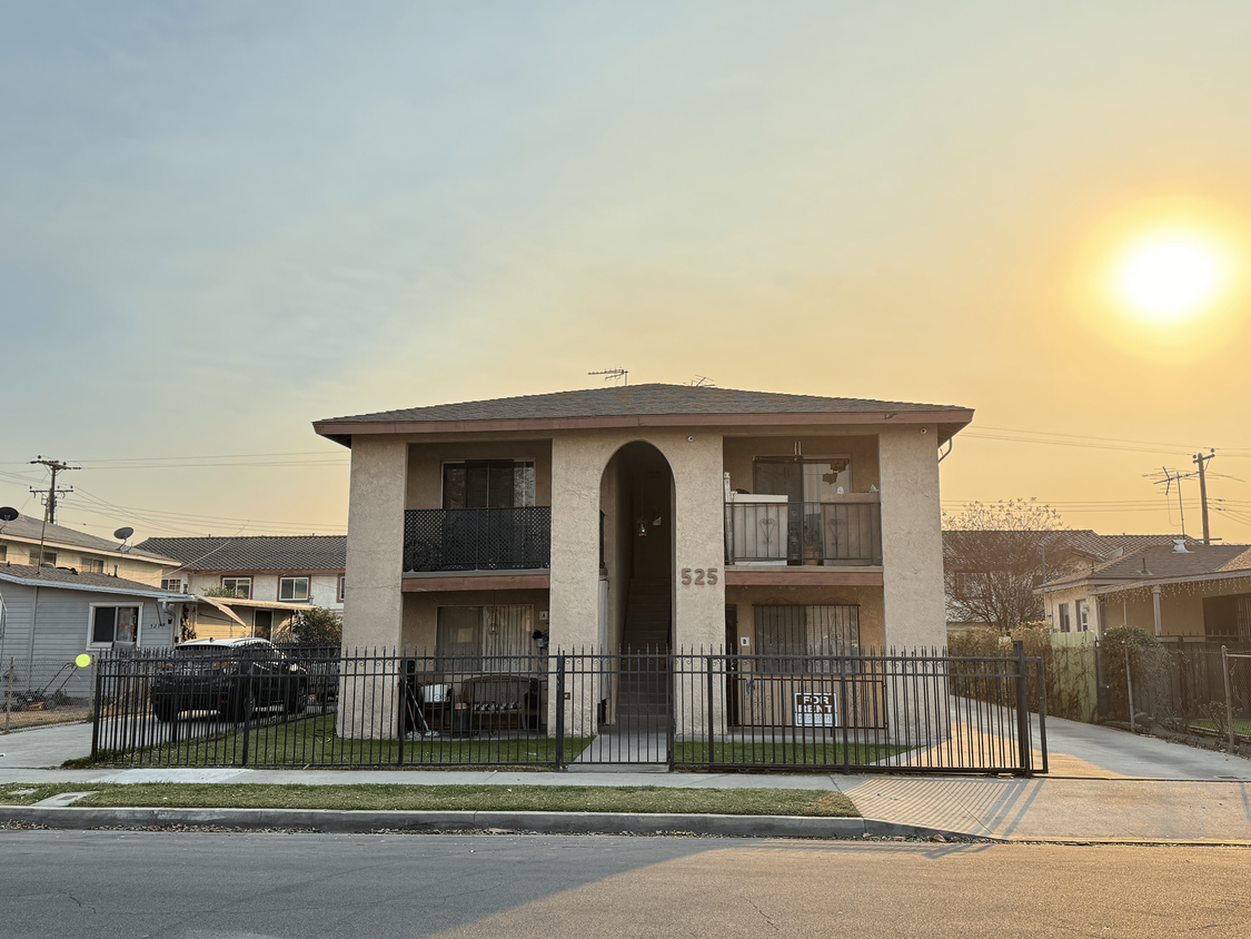 Front of Building - 525 Jacmar Dr