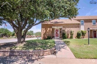 Building Photo - 3032 Barrywood Dr