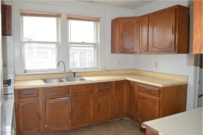Building Photo - 224 Sunnyside Ave