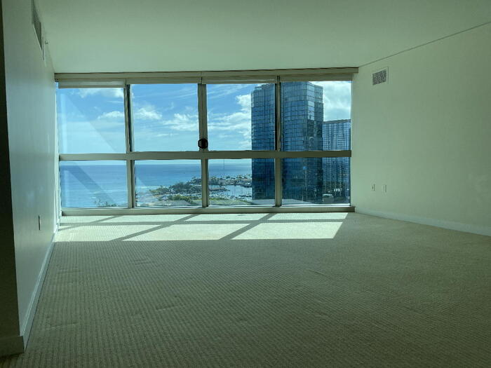 Foto principal - To register for the showing time below, no...