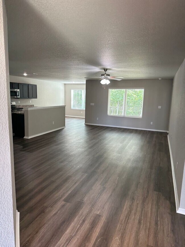 Building Photo - *$99 MOVE IN SPECIAL!* NEW Three Bedroom |...