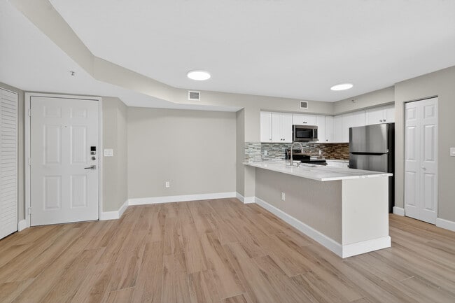 Building Photo - 167 Yacht Club Way