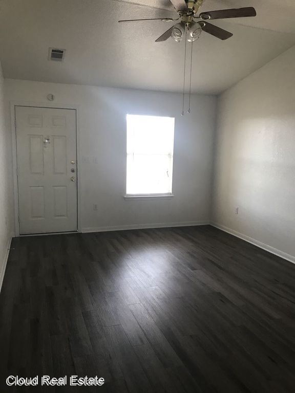 Foto del edificio - 301 W Avenue D