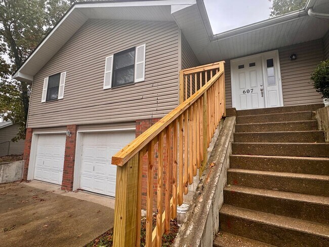 Building Photo - Newly Remodeled