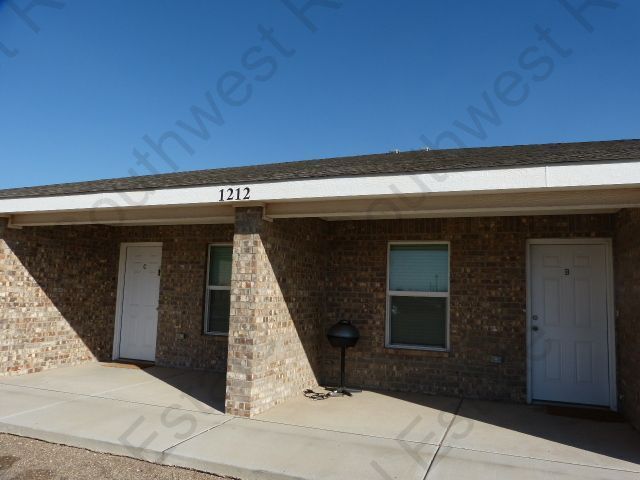 Primary Photo - 1212 W Manana Blvd