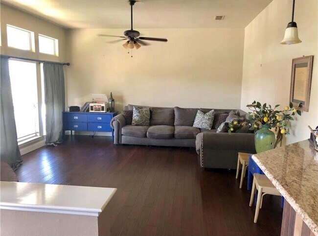 Foto del edificio - 160 Lakeview Dr
