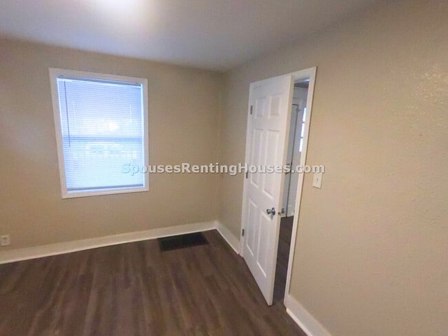 Building Photo - 3608 N Kenwood Ave