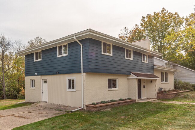 Foto del edificio - 1520 Traver Rd