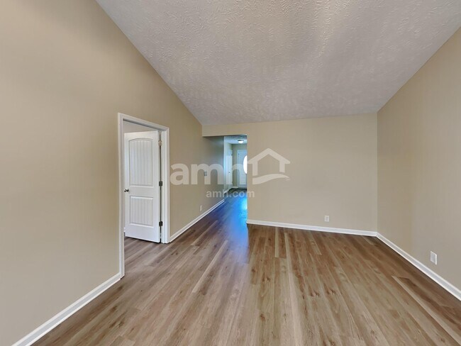 Foto del edificio - 112 Tulip Grove Point