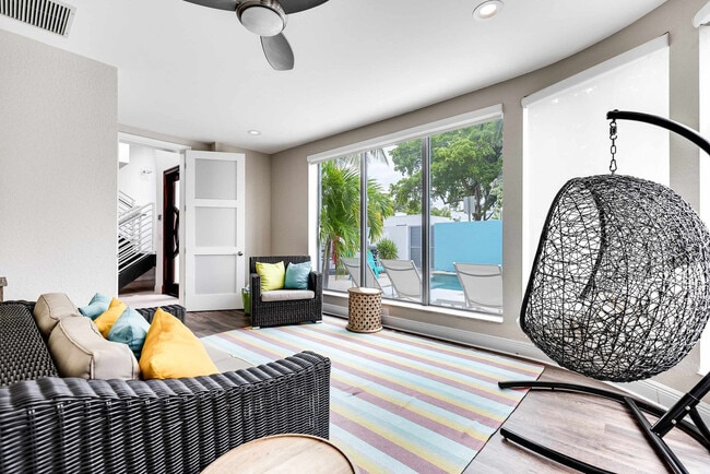 Building Photo - 1412 SE 2nd St