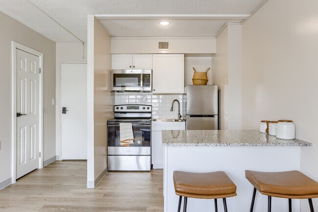 Building Photo - 7300 Graceland Dr