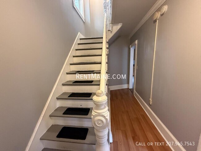 Building Photo - 23 Dillingham St