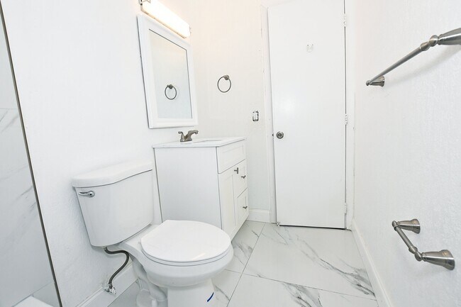 Foto del edificio - 270 NW 43rd St