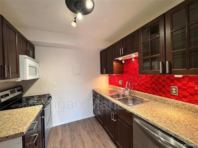Foto del edificio - 2150 Pauline Blvd