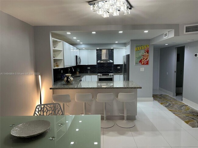 Foto del edificio - 6039 Collins Ave