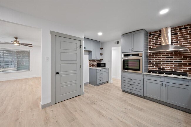 Building Photo - 3413 Martin Lydon Ave