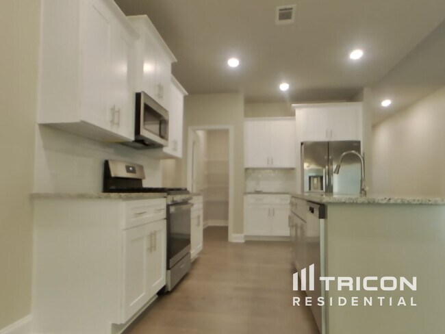 Foto del edificio - 8315 Loch Lomand Ln
