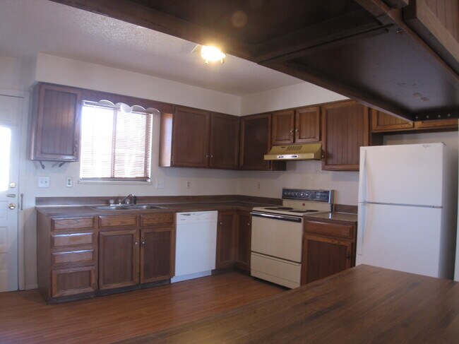 Building Photo - 2920 Elm Ave