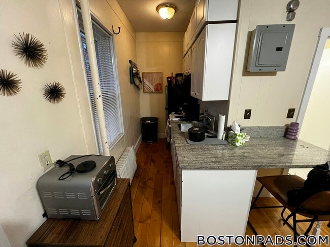 Building Photo - 108 Myrtle St