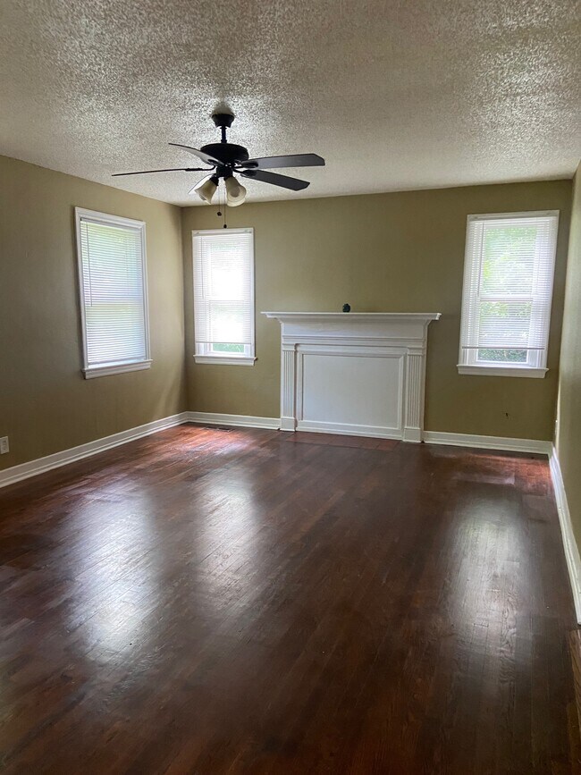 Building Photo - 600 9th Ct S