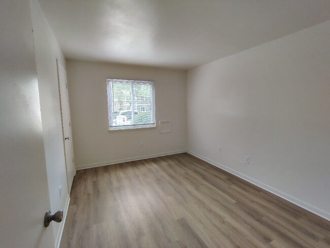 Building Photo - 600 Reusens Rd