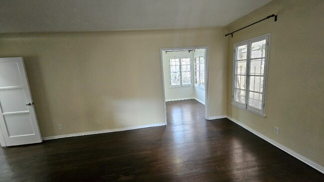 Foto del edificio - 122 N Gale Dr