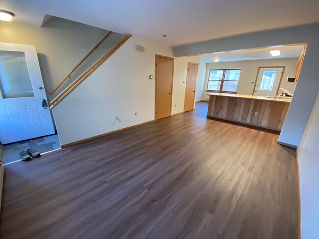 Building Photo - Act Fast, Townhouse Won't Last!