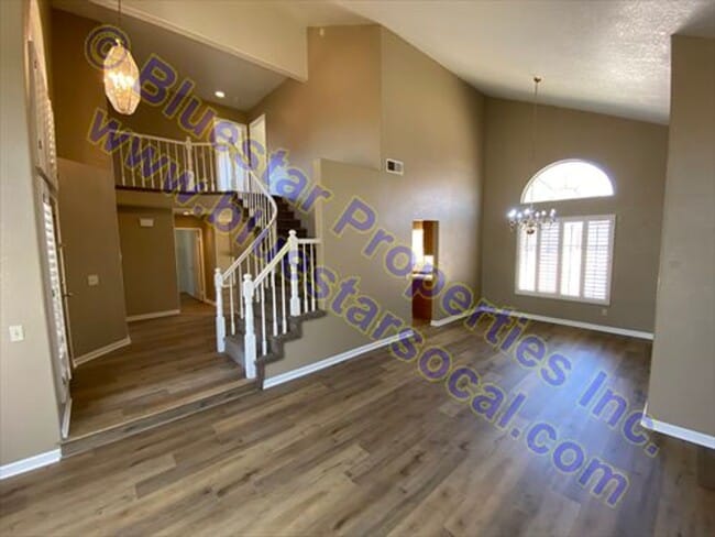 Building Photo - Move In Ready! Beautiful Two Story Home
