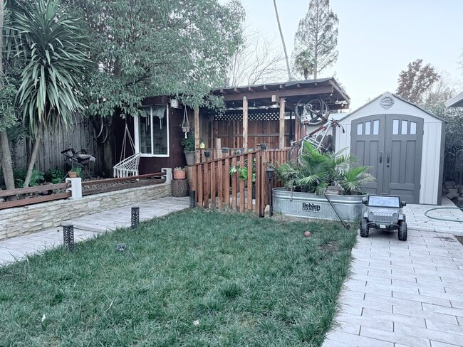 Foto del edificio - 3136 Hoen Ave