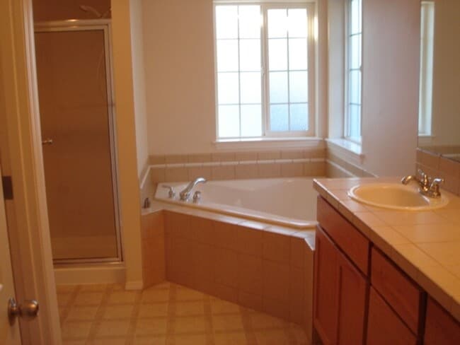 Building Photo - Woodinville Duvall Road. 4 bed. +den. 2.5 ...