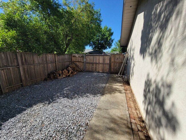 Foto del edificio - 3 Bedroom House across the street from Mar...