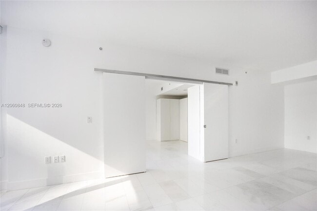 Building Photo - 1010 Brickell Ave