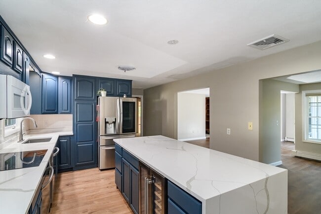 Building Photo - 3 Hickory Ln