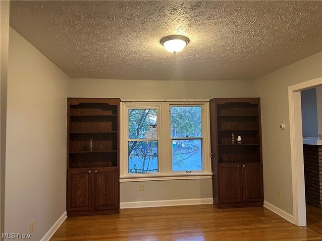 Foto del edificio - 14223 Glenside Rd