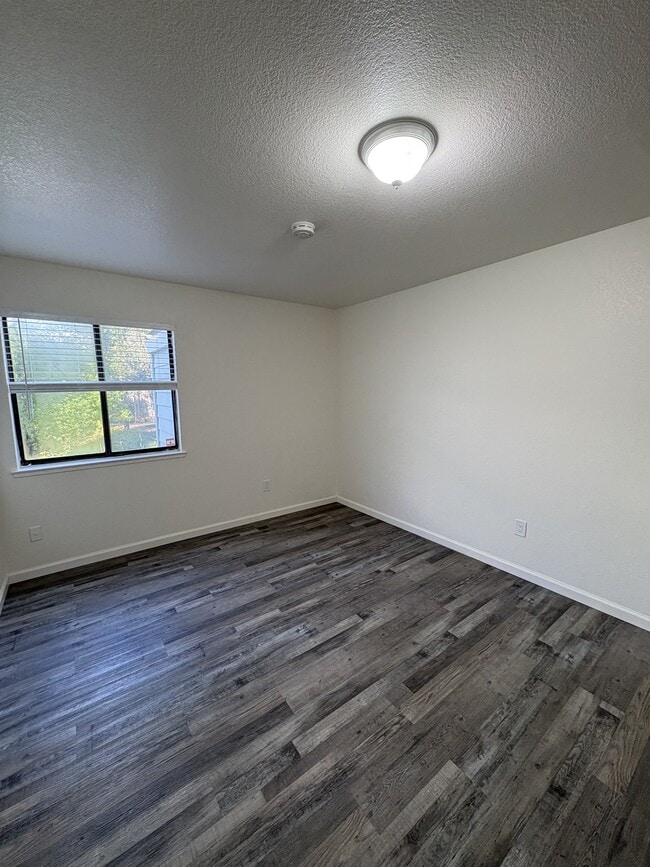 Building Photo - 228 Courtyards E