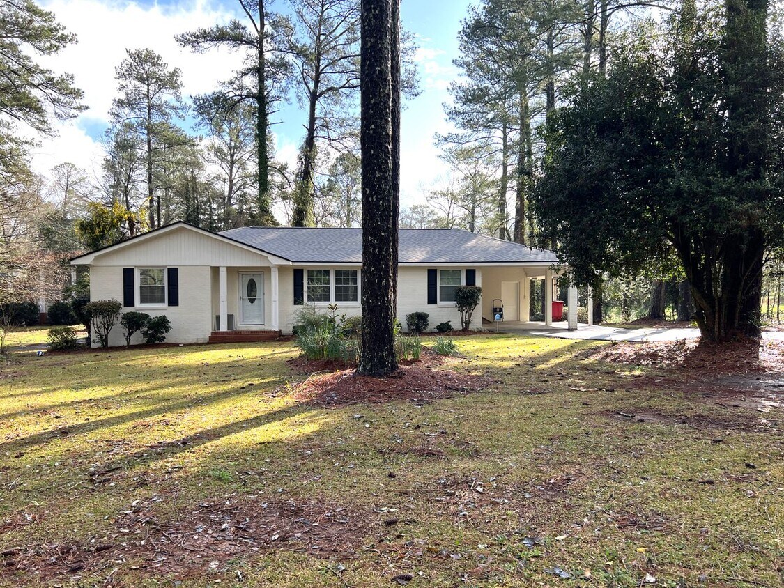 Primary Photo - Private Oasis in the Heart of Town