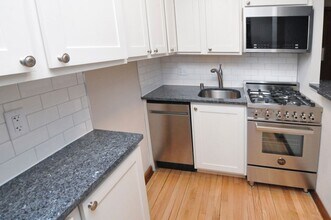 Building Photo - 419 N Pinckney St