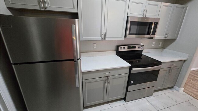 Foto del edificio - 5572 Metrowest Blvd
