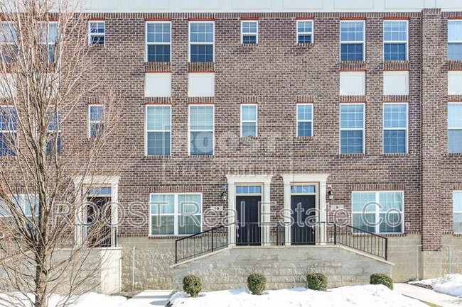 Building Photo - 10 N Center St