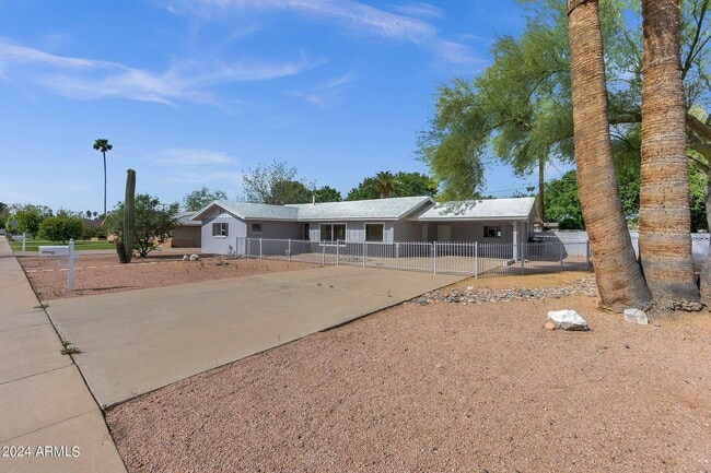 Building Photo - 3660 N 52nd St