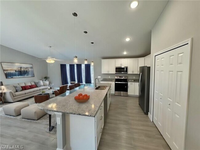 Foto del edificio - 834 Rixey St E